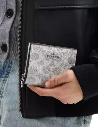 Coach Snap Wallet In Signature Canvas