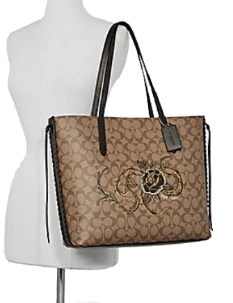 Coach Tote in Signature Canvas With Chelsea Animation